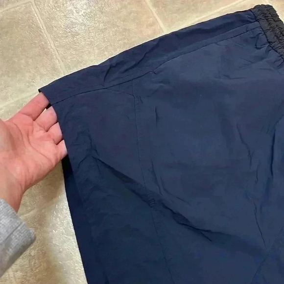 Lululemon - Picture 2 of 6